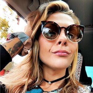 Meet your Posher, Kayla